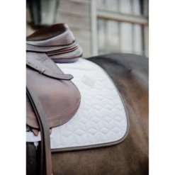 Kentucky Zadeldekje Skin Friendly Springen Wit