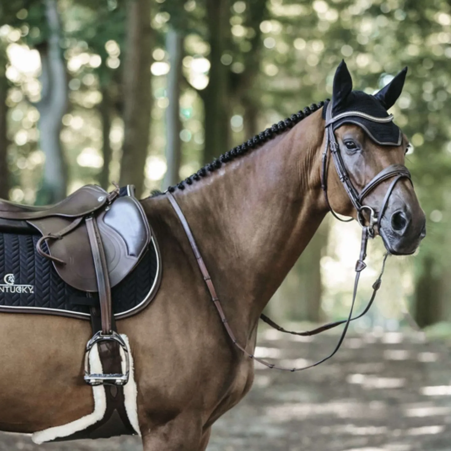Kentucky Zadeldekje Springen Fishbone Leather Black