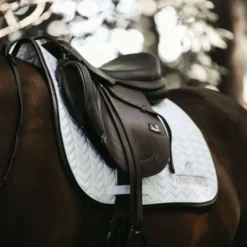Kentucky Zadeldekje Springen Fishbone Leather White