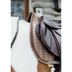 Kentucky Zadeldekje Velvet Pearls Springen Beige