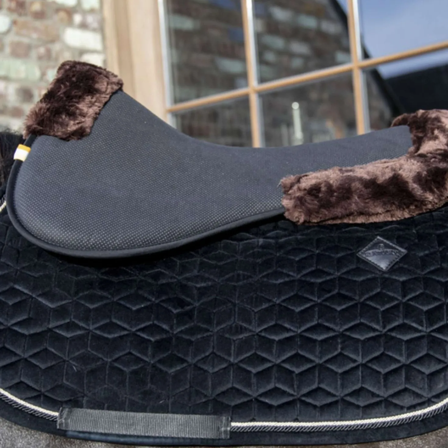 Kentucky Zadelonderlegger Halfpad Anatomic Absorb Sheepskin Bruin/Zwart