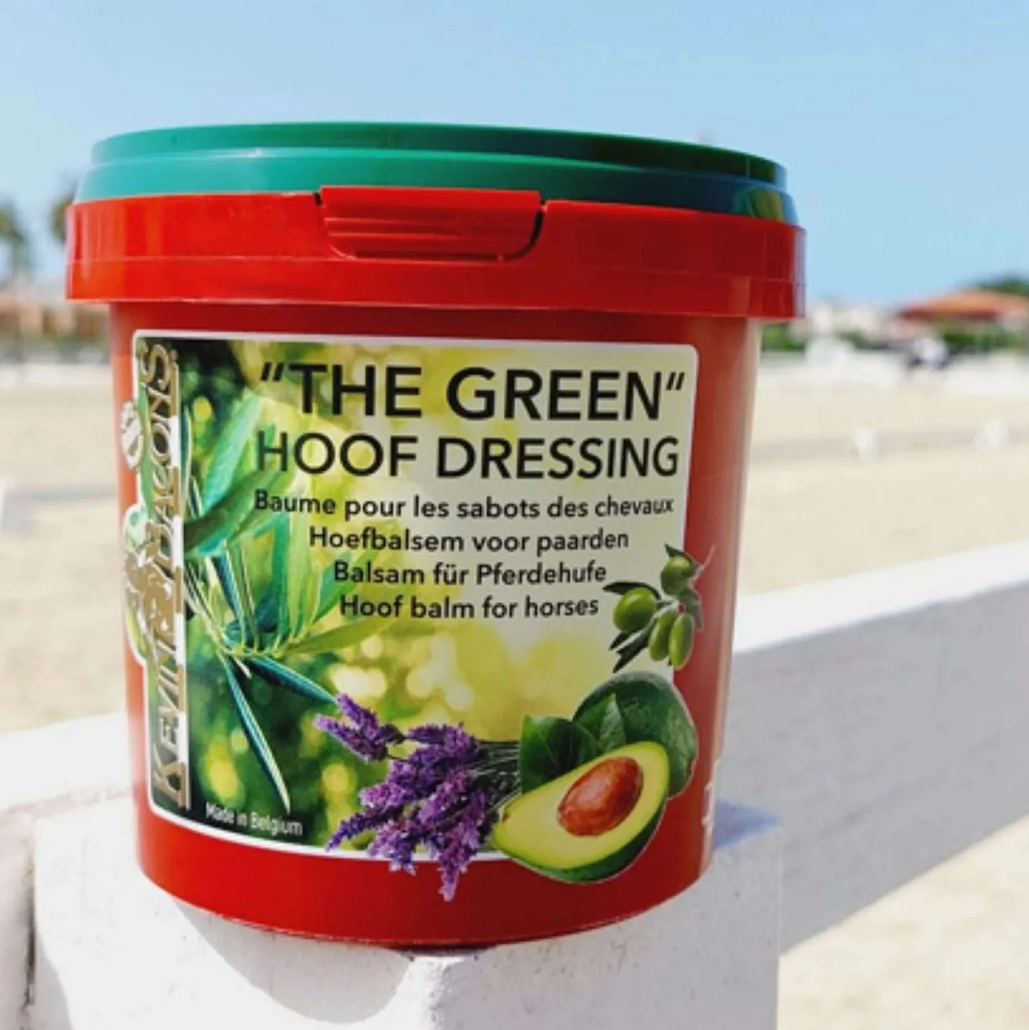 Kevin Bacon's Hoefdressing The Green""