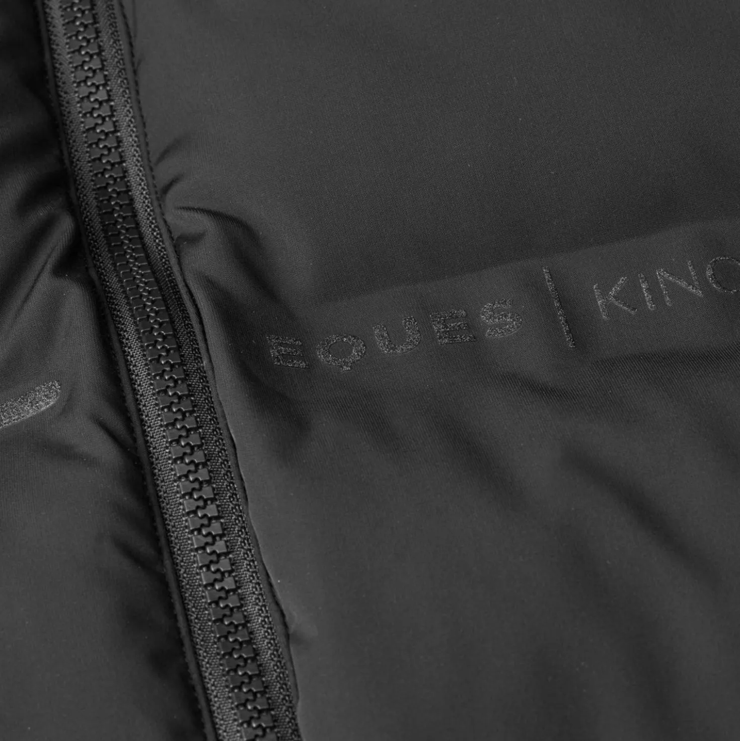 Kingsland X Eques Jas Sara Zwart