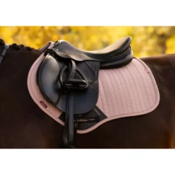 LeMieux Zadeldekje Essence Close Contact Square Springen Wild Rose