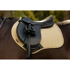 LeMieux Zadeldekje Essence Close Contact Square Springen Pear