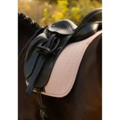 LeMieux Zadeldekje Essence Dressuur Wild Rose