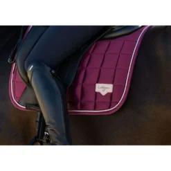 LeMieux Zadeldekje Loire Classic Square Dressuur Blackberry