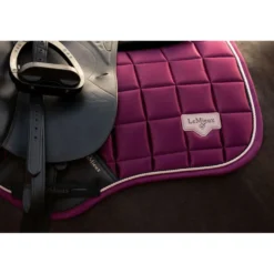 LeMieux Zadeldekje Loire Classic Close Contact Square Springen Blackberry