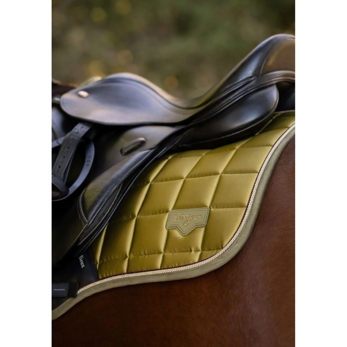 LeMieux Zadeldekje Loire Classic Close Contact Square Springen Gooseberry
