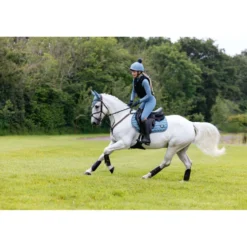 LeMieux Zadeldekje Loire Classic Square Close Contact Ice Blue