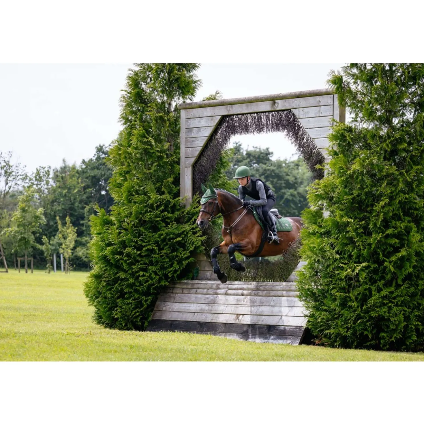LeMieux Zadeldekje Loire Classic Square Close Contact Hunter Green
