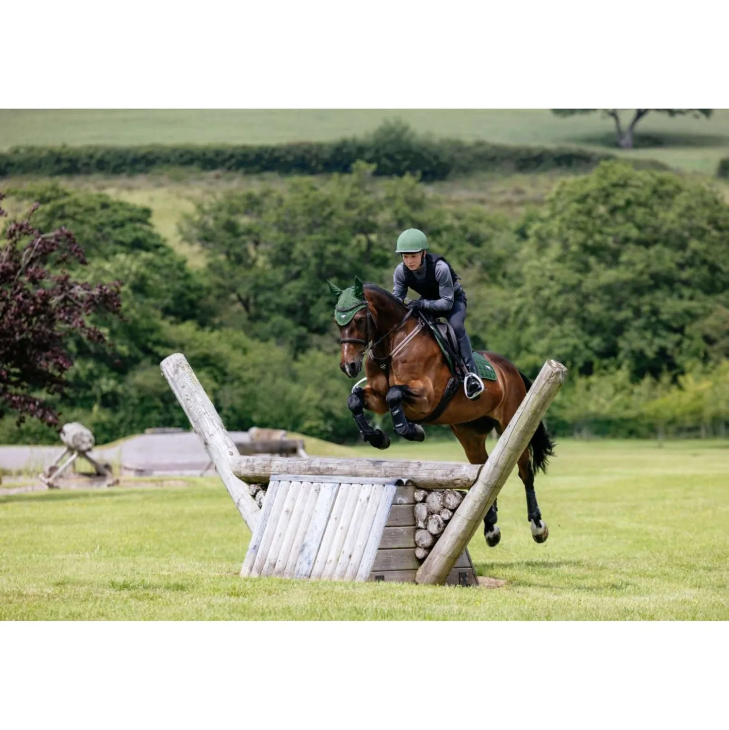 LeMieux Zadeldekje Loire Classic Square Close Contact Hunter Green