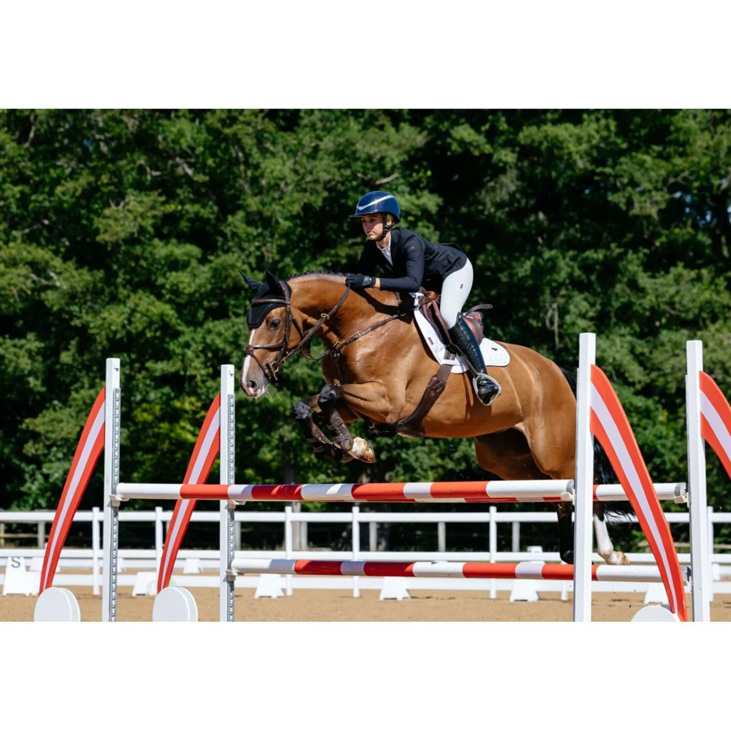 LeMieux Zadeldekje Loire Classic Square Close Contact Wit