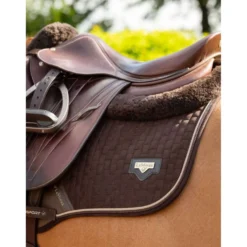 LeMieux Zadeldekje Springen Puissance Suede Bruin