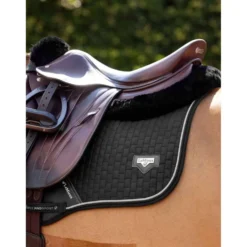 LeMieux Zadeldekje Springen Puissance Suede Zwart