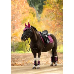 LeMieux Zadeldekje Suede Close Contact Square Springen Blackberry