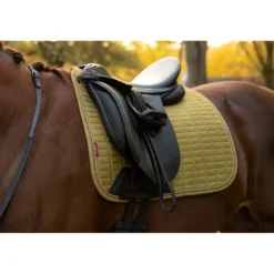 LeMieux Zadeldekje Suede Square Dressuur Gooseberry