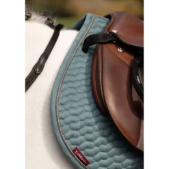 LeMieux Zadeldekje Suede Square Springen Aloe