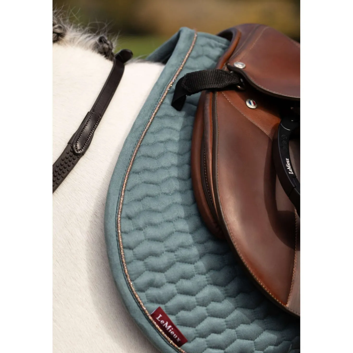 LeMieux Zadeldekje Suede Square Springen Aloe