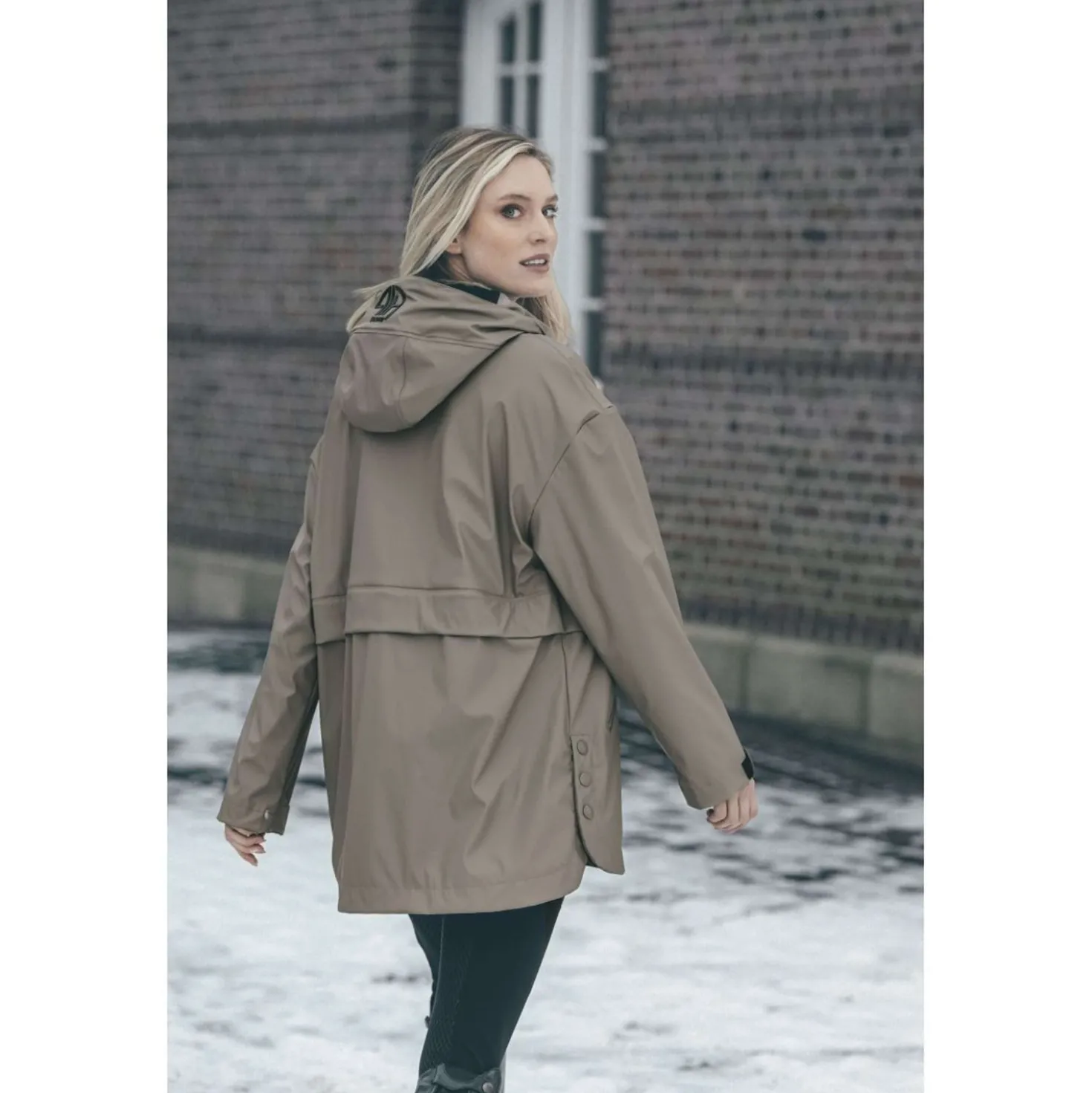 Pikeur Regenjas Cape Athleisure AW26 Mocha Cream