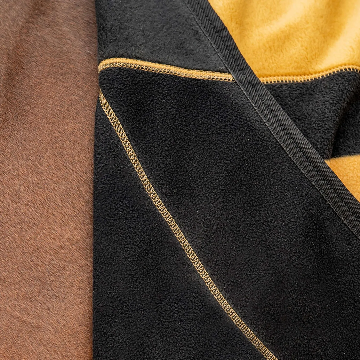 Velder Horsewear Premium Deluxe Fleece Cooler Rug Zwart/Geel