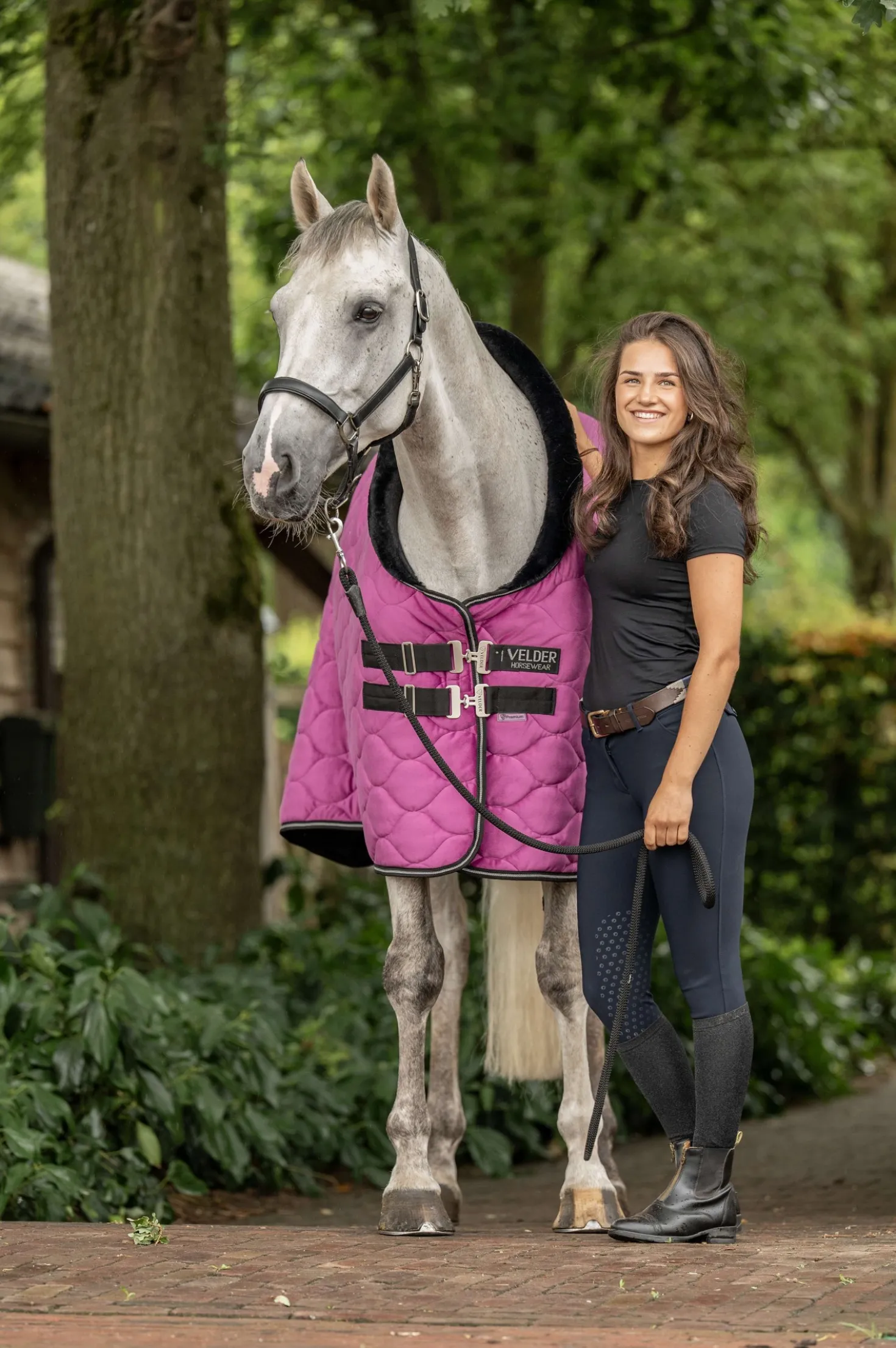 Velder Horsewear Premium Showdeken Satin Glow Dutch Raspberry
