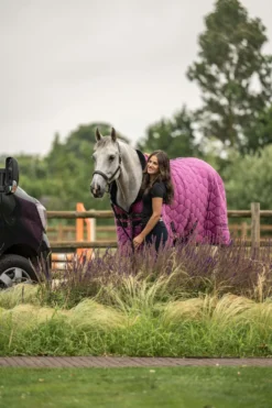 Velder Horsewear Premium Showdeken Satin Glow Dutch Raspberry