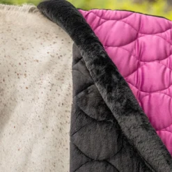 Velder Horsewear Premium Showdeken Satin Glow Dutch Raspberry