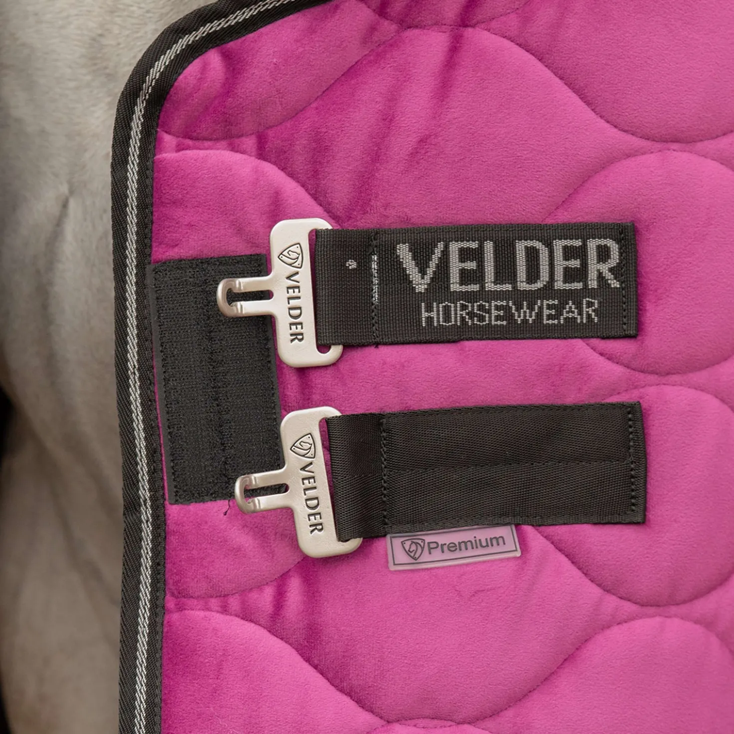 Velder Horsewear Premium Showdeken Satin Glow Dutch Raspberry